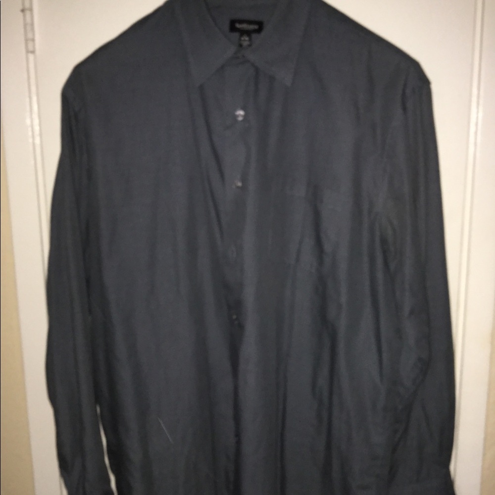 VanHeusen button down. - Picture 4 of 4